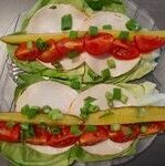 sla wrap ligt open. makkelijk recept. oprollen en lekker opeten.