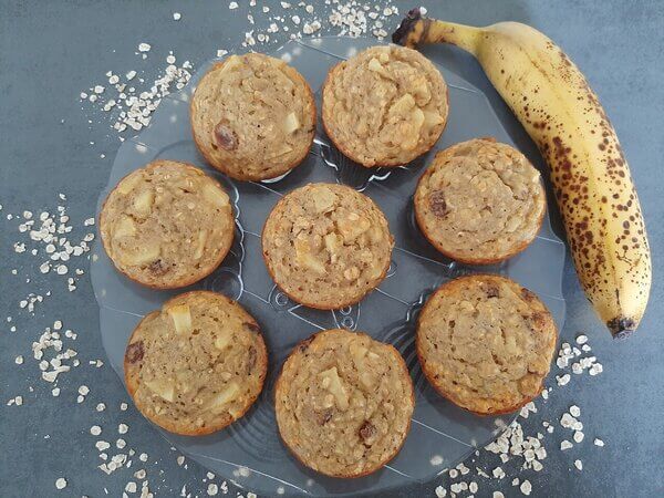 Havermout muffins. Met banaan, appel en rozijnen.