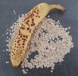Banaan en havermout om heerlijke havermout muffins met banaan te maken.