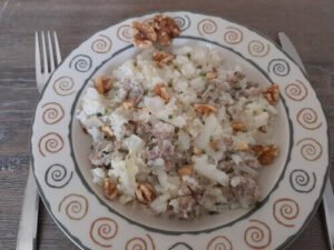 Bloemkoolstamppot met walnoten. een recept uit het koolhydraatarm 30 dagen menu