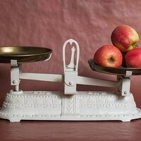 Weegschaal met appels.