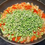paella met kip uit slank door de overgang in de pan